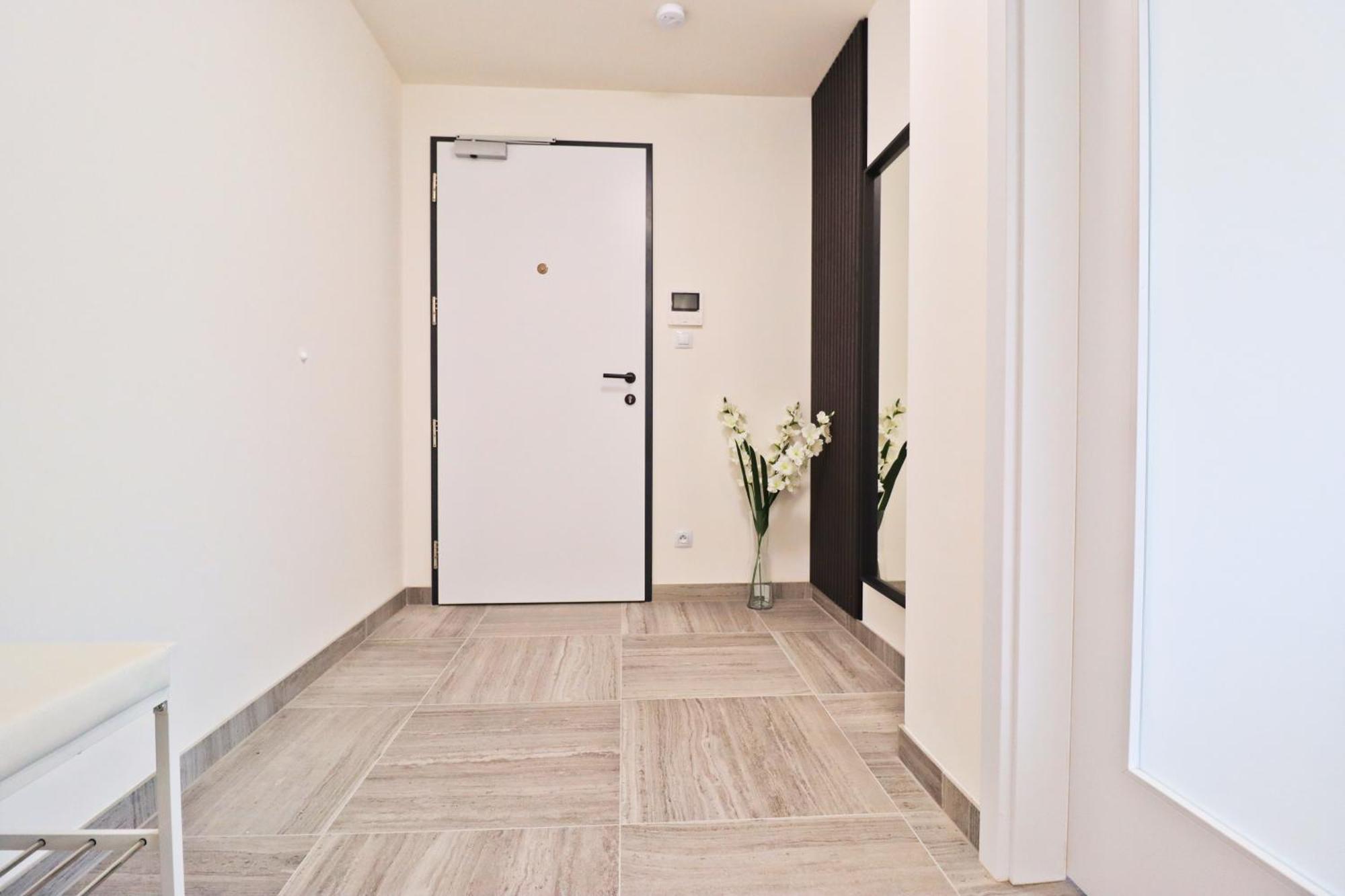 Sunny Apartment In Smichov, Prague 5 Dış mekan fotoğraf