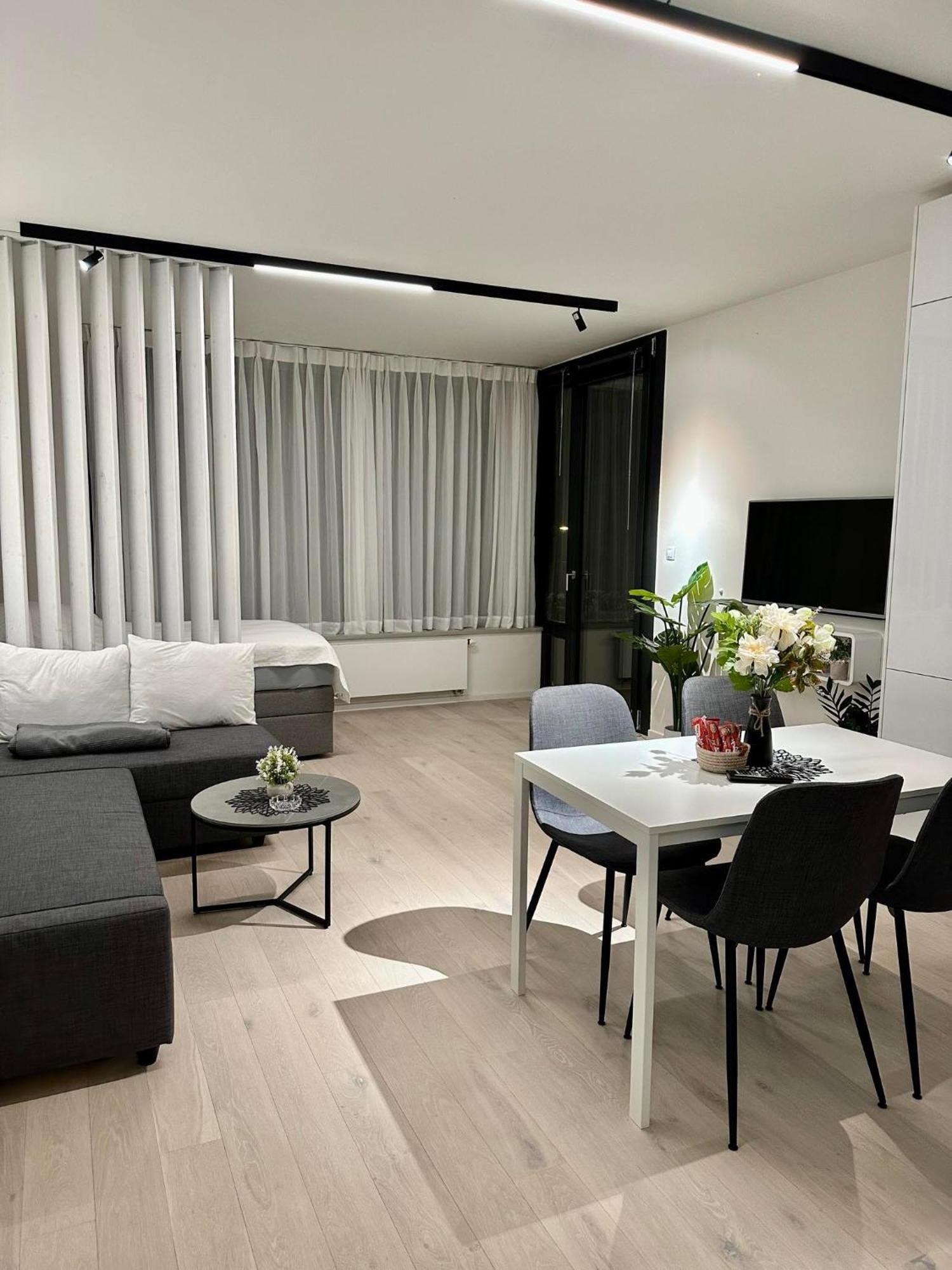 Sunny Apartment In Smichov, Prague 5 Dış mekan fotoğraf